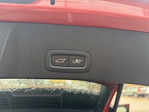 Volvo  XC40 Recharge Plus, T4 Plug-in Hybrid, Elektrisch/Benzin, Dark