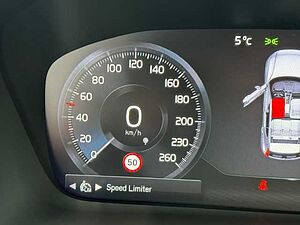 Volvo  XC40 Recharge Plus, T4 Plug-in Hybrid, Elektrisch/Benzin, Dark