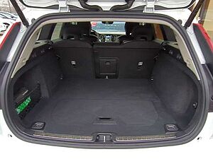 Volvo  V60 Core, B3 Mild-Hybrid, Benzin