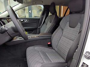 Volvo  V60 Core, B3 Mild-Hybrid, Benzin