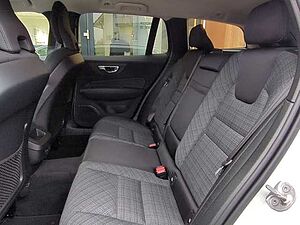 Volvo  V60 Core, B3 Mild-Hybrid, Benzin