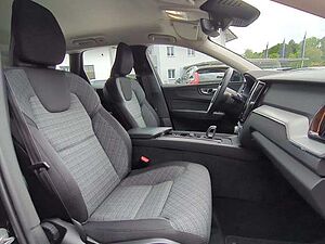 Volvo  XC60 Momentum Pro, B5 AWD Mild-Hybrid Diesel