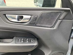 Volvo  XC60 Plus, B4 AWD Mild-Hybrid, Diesel, Dark