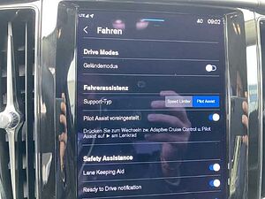 Volvo  XC60 Plus, B4 AWD Mild-Hybrid, Diesel, Dark
