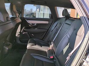 Volvo  V90 T4 Automatikgetriebe (140kW/190PS) R-Design