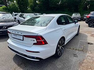 Volvo  S60 Ultimate, B5 AWD Mild-Hybrid, Benzin, Dark