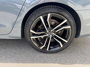 Volvo  V90 Recharge Ultimate, T8 AWD Plug-in Hybrid, Elektrisch/Benzin, Dark