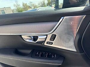 Volvo  V90 Recharge Ultimate, T8 AWD Plug-in Hybrid, Elektrisch/Benzin, Dark