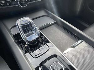 Volvo  XC60 Recharge Black Edition Ultimate, T8 AWD Plug-in Hybrid, Elektrisch/Benzin