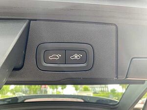 Volvo  XC60 Recharge Black Edition Ultimate, T8 AWD Plug-in Hybrid, Elektrisch/Benzin