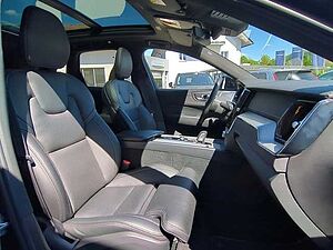 Volvo  XC60 Recharge R-Design, T8 AWD Plug-in Hybrid