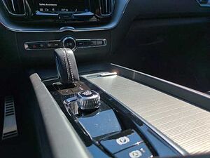 Volvo  XC60 Recharge R-Design, T8 AWD Plug-in Hybrid