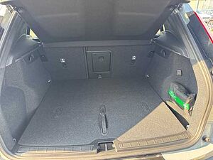 Volvo  XC40 Core, B3 Mild-Hybrid, Benzin