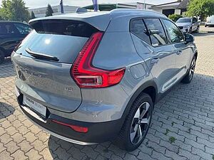 Volvo  XC40 Core, B3 Mild-Hybrid, Benzin