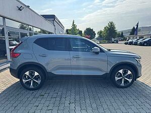 Volvo  XC40 Core, B3 Mild-Hybrid, Benzin