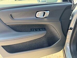 Volvo  XC40 Core, B3 Mild-Hybrid, Benzin