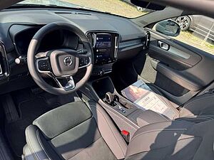 Volvo  XC40 Core, B3 Mild-Hybrid, Benzin