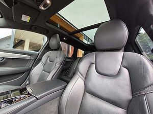 Volvo  V90 T8 TWIN ENGINE AWD Automatikgetriebe (223+65kW/303+87PS) R-Design