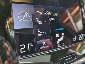 Volvo  V90 T8 TWIN ENGINE AWD Automatikgetriebe (223+65kW/303+87PS) R-Design