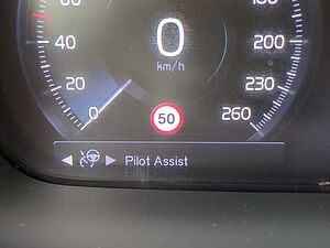 Volvo  V90 T8 TWIN ENGINE AWD Automatikgetriebe (223+65kW/303+87PS) R-Design