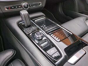 Volvo  V90 T8 TWIN ENGINE AWD Automatikgetriebe (223+65kW/303+87PS) R-Design