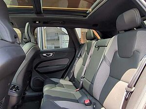 Volvo  XC60 Ultimate, B5 AWD Mild-Hybrid, Diesel, Dark