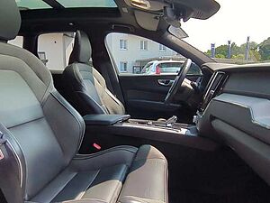 Volvo  XC60 Ultimate, B5 AWD Mild-Hybrid, Diesel, Dark