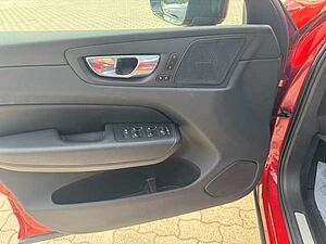 Volvo  XC60 Plus, B4 AWD Mild-Hybrid, Diesel, Dark
