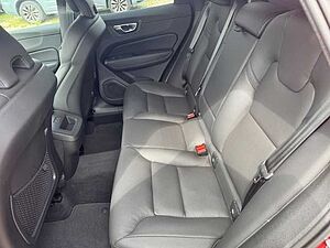 Volvo  XC60 Plus, B4 AWD Mild-Hybrid, Diesel, Dark