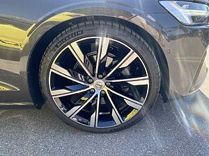 Volvo  V60 Ultimate, B4 Mild-Hybrid, Benzin, Dark