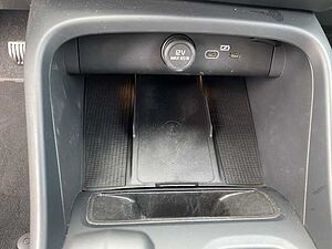 Volvo  XC40 Core, B3 Mild-Hybrid, Benzin