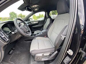 Volvo  XC40 Core, B3 Mild-Hybrid, Benzin