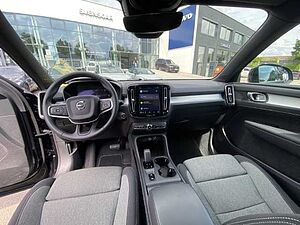 Volvo  XC40 Core, B3 Mild-Hybrid, Benzin