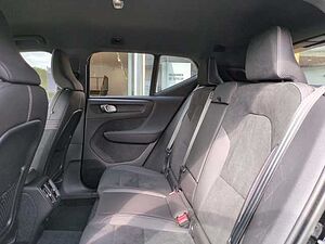 Volvo  XC40 Plus, B3 Mild-Hybrid, Benzin, Dark