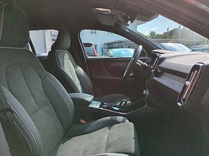 Volvo  XC40 Plus, B3 Mild-Hybrid, Benzin, Dark