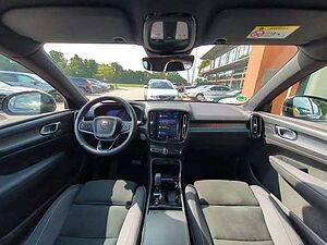 Volvo  XC40 Plus, B3 Mild-Hybrid, Benzin, Dark
