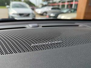 Volvo  XC40 Plus, B3 Mild-Hybrid, Benzin, Dark