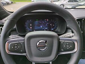 Volvo  XC40 Plus, B3 Mild-Hybrid, Benzin, Dark