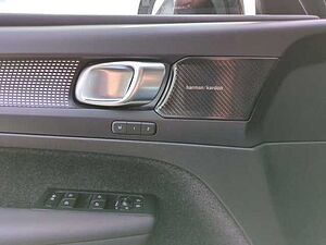 Volvo  XC40 Plus, B3 Mild-Hybrid, Benzin, Dark