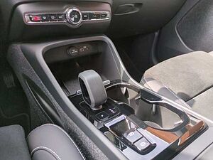 Volvo  XC40 Plus, B3 Mild-Hybrid, Benzin, Dark