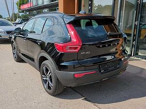 Volvo  XC40 Plus, B3 Mild-Hybrid, Benzin, Dark