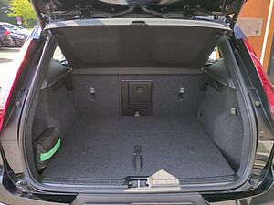 Volvo  XC40 Plus, B3 Mild-Hybrid, Benzin, Dark