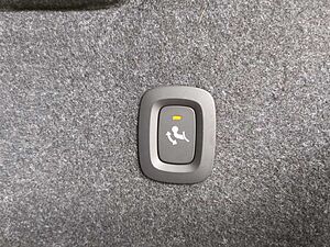 Volvo  XC40 Plus, B3 Mild-Hybrid, Benzin, Dark