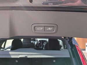 Volvo  XC40 Plus, B3 Mild-Hybrid, Benzin, Dark