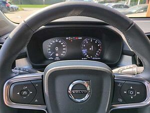 Volvo  XC40 Momentum Pro, T3 Automatikgetriebe