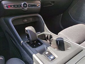 Volvo  XC40 Momentum Pro, T3 Automatikgetriebe