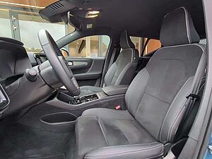 Volvo  XC40 Plus, B4 AWD Mild-Hybrid, Benzin, Bright