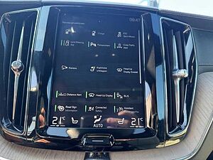 Volvo  XC60 T8 TWIN ENGINE AWD Automatikgetriebe (223+65kW/303+87PS) Inscription