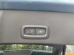 Volvo  XC40 Plus, B4 Mild-Hybrid, Benzin, Dark