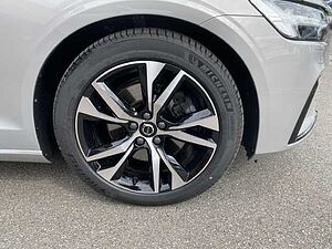 Volvo  V60 Plus, B4 Mild-Hybrid, Diesel, Dark